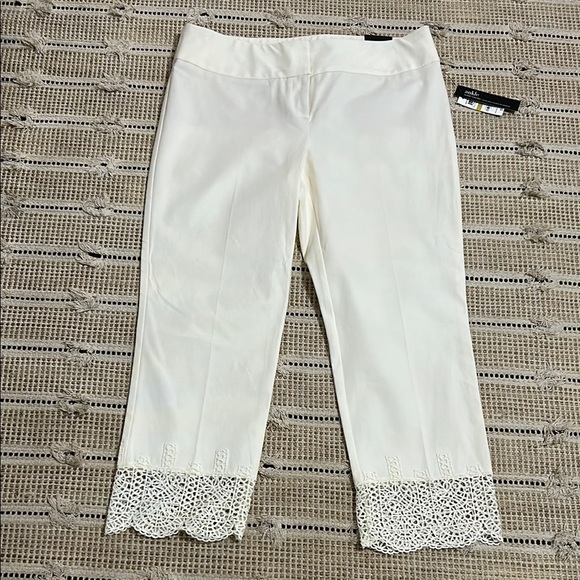 NWT 💎 Alfani White Cropped Pants with Broderie Anglaise - Picture 1 of 8